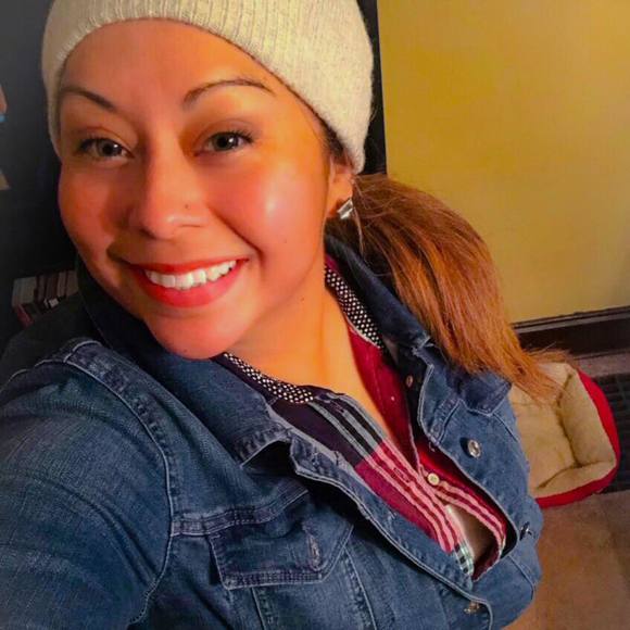 Meet your Posher, Nicole - Picture 1 of 1